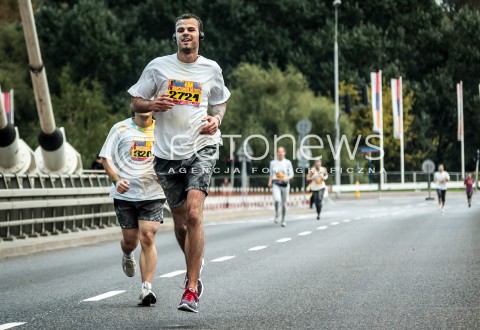  15.09.2013 WARSZAWA PRZEBIEG COLORFUN 5 KM W WARSZAWIE N/Z UCZESTNICY  