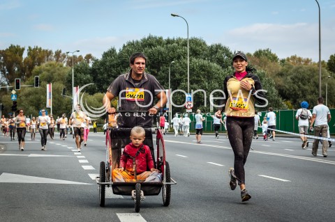 15.09.2013 WARSZAWA PRZEBIEG COLORFUN 5 KM W WARSZAWIE N/Z UCZESTNICY  