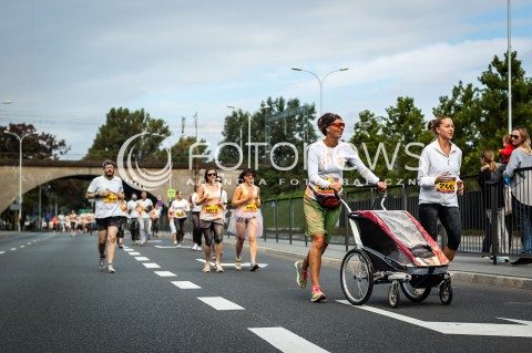  15.09.2013 WARSZAWA PRZEBIEG COLORFUN 5 KM W WARSZAWIE N/Z UCZESTNICY  