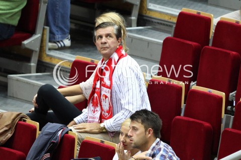  !!! UWAGA BRAK ZGODY NA PUBLIKACJE WIZERUNKU !!!<br />!!! PROSZE PODPISAC TYLKO NAZWE AGENCJI !!!<br />20.09.2013 GDANSK ERGO ARENA<br />ZYGMUNT CHAJZER W SZALIKU POLSKI Z CORKA PODCZAS MISTRZOSTW EUROPY W SIATKOWCE MEZCZYZN KTORE ODBYWAJA SIE W TROJMIESCIE<br />N/Z ZYGMUNT CHAJZER CORKA WERONIKA CHAJZER<br /> 