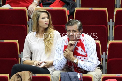  !!! UWAGA BRAK ZGODY NA PUBLIKACJE WIZERUNKU !!!<br />!!! PROSZE PODPISAC TYLKO NAZWE AGENCJI !!!<br />20.09.2013 GDANSK ERGO ARENA<br />ZYGMUNT CHAJZER W SZALIKU POLSKI Z CORKA PODCZAS MISTRZOSTW EUROPY W SIATKOWCE MEZCZYZN KTORE ODBYWAJA SIE W TROJMIESCIE<br />N/Z ZYGMUNT CHAJZER CORKA WERONIKA CHAJZER<br /> 