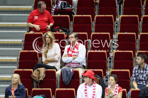  !!! UWAGA BRAK ZGODY NA PUBLIKACJE WIZERUNKU !!!<br />!!! PROSZE PODPISAC TYLKO NAZWE AGENCJI !!!<br />20.09.2013 GDANSK ERGO ARENA<br />ZYGMUNT CHAJZER W SZALIKU POLSKI Z CORKA PODCZAS MISTRZOSTW EUROPY W SIATKOWCE MEZCZYZN KTORE ODBYWAJA SIE W TROJMIESCIE<br />N/Z ZYGMUNT CHAJZER CORKA WERONIKA CHAJZER<br /> 