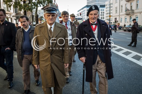  21.09.2013 WARSZAWA MARSZ NARODOWYCH SIL ZBROJNYCH W WARSZAWIE  W 71 ROCZNICE POWSTANIA NSZ N/Z KOMBATANCI  