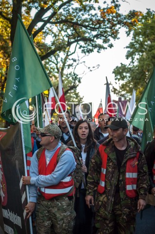  21.09.2013 WARSZAWA MARSZ NARODOWYCH SIL ZBROJNYCH W WARSZAWIE  W 71 ROCZNICE POWSTANIA NSZ N/Z UCZESTNICY ONR  