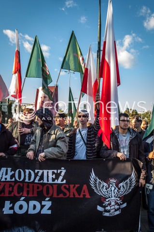  21.09.2013 WARSZAWA MARSZ NARODOWYCH SIL ZBROJNYCH W WARSZAWIE  W 71 ROCZNICE POWSTANIA NSZ N/Z MLODZIEZ WSZECHPOLSKA  