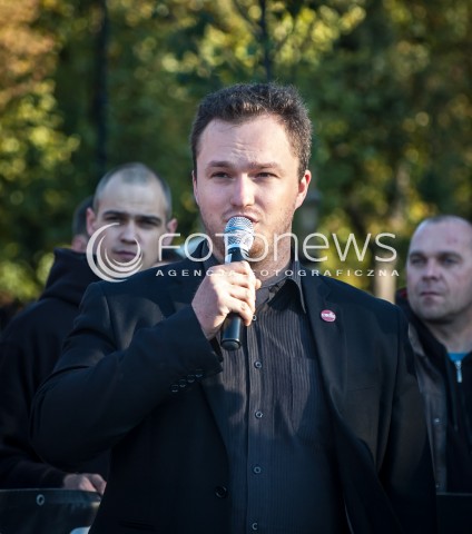  21.09.2013 WARSZAWA MARSZ NARODOWYCH SIL ZBROJNYCH W WARSZAWIE  W 71 ROCZNICE POWSTANIA NSZ N/Z WITOLD TUMANOWICZ  