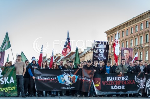  21.09.2013 WARSZAWA MARSZ NARODOWYCH SIL ZBROJNYCH W WARSZAWIE  W 71 ROCZNICE POWSTANIA NSZ N/Z UCZESTNICY  