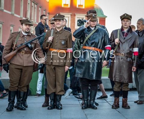  21.09.2013 WARSZAWA MARSZ NARODOWYCH SIL ZBROJNYCH W WARSZAWIE  W 71 ROCZNICE POWSTANIA NSZ N/Z GRUPA REKONSTRUKCYJNA  
