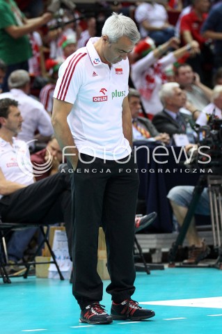  21.09.2013 GDANSK ERGO ARENA<br />SIATKOWKA MEZCZYZN<br />MISTRZOSTWA EUROPY W SIATKOWCE MEZCZYZN 2013 CEV VELUX<br />VOLLEYBALL EUROPEAN CHAMPIONSHIP MEN 2013 - FINAL ROUND <br />GRUPA B ( GROUP B )<br />FRANCJA - POLSKA ( FRANCE - POLAND )<br />N/Z ANDREA ANASTASI TRENER ( HEAD COACH ) ZLOSC SMUTEK SPUSZCZONA GLOWA OPUSZCZONA<br /> 