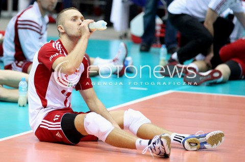  21.09.2013 GDANSK ERGO ARENA<br />SIATKOWKA MEZCZYZN<br />MISTRZOSTWA EUROPY W SIATKOWCE MEZCZYZN 2013 CEV VELUX<br />VOLLEYBALL EUROPEAN CHAMPIONSHIP MEN 2013 - FINAL ROUND <br />GRUPA B ( GROUP B )<br />FRANCJA - POLSKA ( FRANCE - POLAND )<br />N/Z PAWEL ZATORSKI PIJE WODA NAPOJ SYLWETKA<br /> 