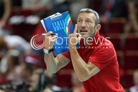  22.09.2013 GDANSK ERGO ARENA<br />SIATKOWKA MEZCZYZN<br />MISTRZOSTWA EUROPY W SIATKOWCE MEZCZYZN 2013 CEV VELUX<br />VOLLEYBALL EUROPEAN CHAMPIONSHIP MEN 2013 - FINAL ROUND <br />GRUPA B ( GROUP B )<br />TURCJA - FRANCJA ( TURKEY - FRANCE )<br />N/Z EMANUELE ZANINI HEAD COACH ( TRENER ) SYLWETKA ZLOSC EMOCJE <br /> 