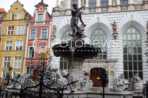  22.09.2013 GDANSK<br />MIASTO GDANSK WIDOK<br />GDANSK CITY VIEW<br />ZDJECIE ILUSTRACYJNE<br />N/Z DEPTAK ULICA DLUGA W GDANSKU<br />FONTANNA NEPTUNA W GDANSKU<br /> 