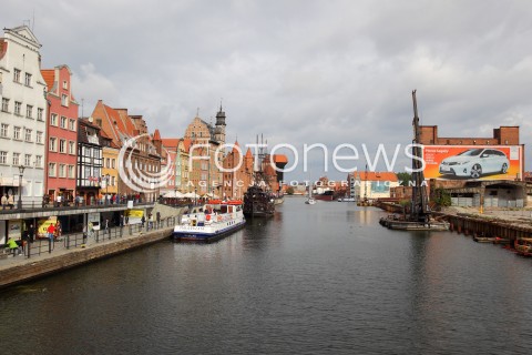  22.09.2013 GDANSK<br />MIASTO GDANSK WIDOK<br />GDANSK CITY VIEW<br />ZDJECIE ILUSTRACYJNE<br />N/Z DEPTAK ULICA DLUGA W GDANSKU<br />STARE MIASTO W GDANSKU<br />STAROWKA PORT PRZYSTAN STATKI RZEKA KAMIENICE KAMIENICA<br /> 