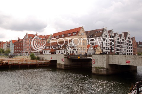  22.09.2013 GDANSK<br />MIASTO GDANSK WIDOK<br />GDANSK CITY VIEW<br />ZDJECIE ILUSTRACYJNE<br />N/Z DEPTAK ULICA DLUGA W GDANSKU<br />STARE MIASTO W GDANSKU<br />STAROWKA PORT PRZYSTAN STATKI RZEKA KAMIENICE KAMIENICA<br /> 