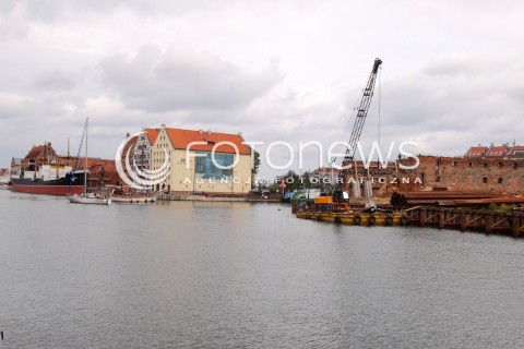  22.09.2013 GDANSK<br />MIASTO GDANSK WIDOK<br />GDANSK CITY VIEW<br />ZDJECIE ILUSTRACYJNE<br />N/Z DEPTAK ULICA DLUGA W GDANSKU<br />STARE MIASTO W GDANSKU<br />STAROWKA PORT PRZYSTAN KAMIENICE KAMIENICA STOCZNIA<br /> 