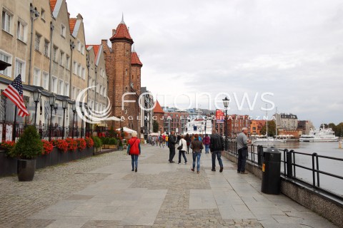 22.09.2013 GDANSK<br />MIASTO GDANSK WIDOK<br />GDANSK CITY VIEW<br />ZDJECIE ILUSTRACYJNE<br />N/Z DEPTAK ULICA DLUGA W GDANSKU<br />STARE MIASTO W GDANSKU<br />STAROWKA PORT PRZYSTAN KAMIENICE KAMIENICA<br /> 