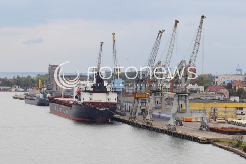  22.09.2013 GDANSK<br />MIASTO GDANSK WIDOK<br />GDANSK CITY VIEW<br />ZDJECIE ILUSTRACYJNE<br />N/Z STOCZNIA PORT STATKI DOK DOKI LODZ RZEKA PANORAMA<br /> 
