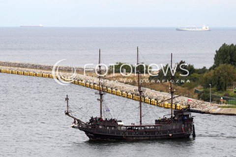  22.09.2013 GDANSK<br />MIASTO GDANSK WIDOK<br />GDANSK CITY VIEW<br />ZDJECIE ILUSTRACYJNE<br />N/Z STATEK PORT MOLO WYBRZEZE MORZE<br /> 