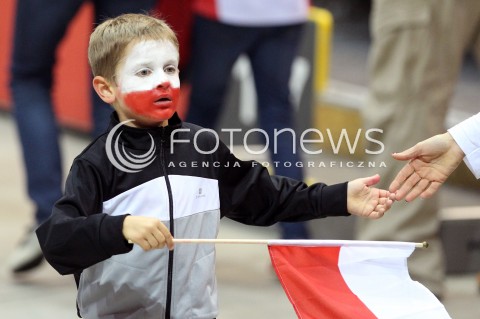  24.09.2013 GDANSK ERGO ARENA<br />SIATKOWKA MEZCZYZN<br />MISTRZOSTWA EUROPY W SIATKOWCE MEZCZYZN 2013 CEV VELUX<br />VOLLEYBALL EUROPEAN CHAMPIONSHIP MEN 2013 - FINAL ROUND <br />BARAZE O AWANS DO CWIERCFINALU<br />POLSKA - BULGARIA ( POLAND - BULGARIA )<br />N/Z KIBIC DZIECKO DZIECIAK FLAGA WYMALOWANA TWARZ POMALOWANA TWARZ MALOWANIE TWARZY BIALO CZERWONA CZERWONE FLAGA<br /> 