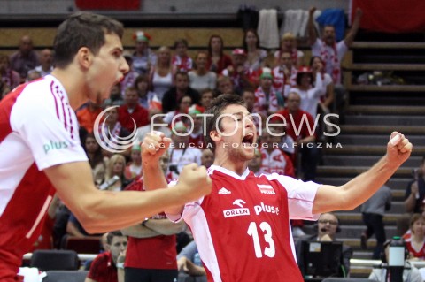 24.09.2013 GDANSK ERGO ARENA<br />SIATKOWKA MEZCZYZN<br />MISTRZOSTWA EUROPY W SIATKOWCE MEZCZYZN 2013 CEV VELUX<br />VOLLEYBALL EUROPEAN CHAMPIONSHIP MEN 2013 - FINAL ROUND <br />BARAZE O AWANS DO CWIERCFINALU<br />POLSKA - BULGARIA ( POLAND - BULGARIA )<br />N/Z MICHAL KUBIAK FABIAN DRZYZGA RADOSC EMOCJE <br /> 