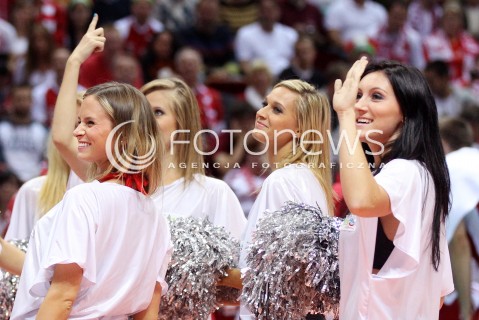  24.09.2013 GDANSK ERGO ARENA<br />SIATKOWKA MEZCZYZN<br />MISTRZOSTWA EUROPY W SIATKOWCE MEZCZYZN 2013 CEV VELUX<br />VOLLEYBALL EUROPEAN CHAMPIONSHIP MEN 2013 - FINAL ROUND <br />BARAZE O AWANS DO CWIERCFINALU<br />POLSKA - BULGARIA ( POLAND - BULGARIA )<br />N/Z ZESPOL FLEX CHEERLEADERKA CHEERLEADERKI CHEERLEADERS TANIEC TANCERKI<br /> 