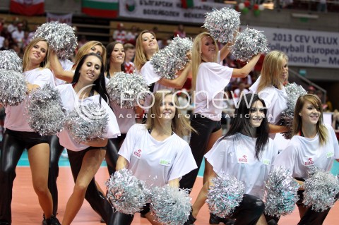 24.09.2013 GDANSK ERGO ARENA<br />SIATKOWKA MEZCZYZN<br />MISTRZOSTWA EUROPY W SIATKOWCE MEZCZYZN 2013 CEV VELUX<br />VOLLEYBALL EUROPEAN CHAMPIONSHIP MEN 2013 - FINAL ROUND <br />BARAZE O AWANS DO CWIERCFINALU<br />POLSKA - BULGARIA ( POLAND - BULGARIA )<br />N/Z ZESPOL FLEX CHEERLEADERKA CHEERLEADERKI CHEERLEADERS TANIEC TANCERKI<br /> 