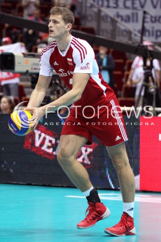  24.09.2013 GDANSK ERGO ARENA<br />SIATKOWKA MEZCZYZN<br />MISTRZOSTWA EUROPY W SIATKOWCE MEZCZYZN 2013 CEV VELUX<br />VOLLEYBALL EUROPEAN CHAMPIONSHIP MEN 2013 - FINAL ROUND <br />BARAZE O AWANS DO CWIERCFINALU<br />POLSKA - BULGARIA ( POLAND - BULGARIA )<br />N/Z PIOTR NOWAKOWSKI SYLWETKA <br /> 