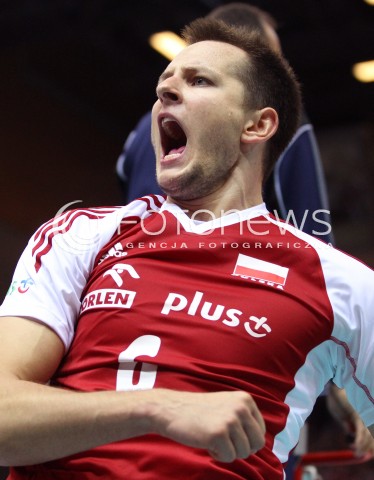  24.09.2013 GDANSK ERGO ARENA<br />SIATKOWKA MEZCZYZN<br />MISTRZOSTWA EUROPY W SIATKOWCE MEZCZYZN 2013 CEV VELUX<br />VOLLEYBALL EUROPEAN CHAMPIONSHIP MEN 2013 - FINAL ROUND <br />BARAZE O AWANS DO CWIERCFINALU<br />POLSKA - BULGARIA ( POLAND - BULGARIA )<br />N/Z BARTOSZ KUREK RADOSC EMOCJE SYLWETKA <br /> 