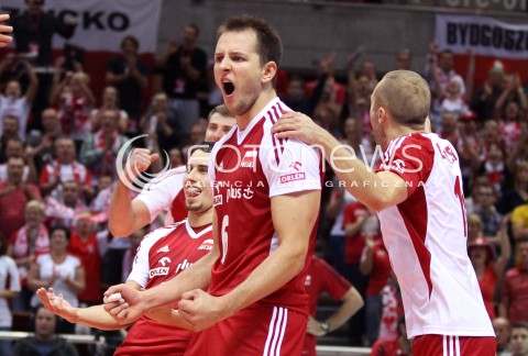  24.09.2013 GDANSK ERGO ARENA<br />SIATKOWKA MEZCZYZN<br />MISTRZOSTWA EUROPY W SIATKOWCE MEZCZYZN 2013 CEV VELUX<br />VOLLEYBALL EUROPEAN CHAMPIONSHIP MEN 2013 - FINAL ROUND <br />BARAZE O AWANS DO CWIERCFINALU<br />POLSKA - BULGARIA ( POLAND - BULGARIA )<br />N/Z BARTOSZ KUREK FABIAN DRZYZGA RADOSC EMOCJE<br /> 