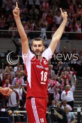  24.09.2013 GDANSK ERGO ARENA<br />SIATKOWKA MEZCZYZN<br />MISTRZOSTWA EUROPY W SIATKOWCE MEZCZYZN 2013 CEV VELUX<br />VOLLEYBALL EUROPEAN CHAMPIONSHIP MEN 2013 - FINAL ROUND <br />BARAZE O AWANS DO CWIERCFINALU<br />POLSKA - BULGARIA ( POLAND - BULGARIA )<br />N/Z MARCIN MOZDZONEK SYLWETKA RADOSC EMOCJE <br /> 