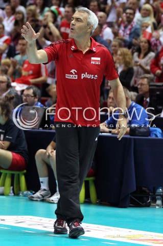  24.09.2013 GDANSK ERGO ARENA<br />SIATKOWKA MEZCZYZN<br />MISTRZOSTWA EUROPY W SIATKOWCE MEZCZYZN 2013 CEV VELUX<br />VOLLEYBALL EUROPEAN CHAMPIONSHIP MEN 2013 - FINAL ROUND <br />BARAZE O AWANS DO CWIERCFINALU<br />POLSKA - BULGARIA ( POLAND - BULGARIA )<br />N/Z ANDREA ANASTASI TRENER ( HEAD COACH ) SYLWETKA <br /> 