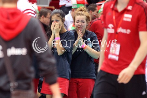  24.09.2013 GDANSK ERGO ARENA<br />SIATKOWKA MEZCZYZN<br />MISTRZOSTWA EUROPY W SIATKOWCE MEZCZYZN 2013 CEV VELUX<br />VOLLEYBALL EUROPEAN CHAMPIONSHIP MEN 2013 - FINAL ROUND <br />BARAZE O AWANS DO CWIERCFINALU<br />POLSKA - BULGARIA ( POLAND - BULGARIA )<br />N/Z SMUTEK KIBICOW DZIEWCZYNY PLACZ PLACZA PORAZKA EMOCJE<br /> 