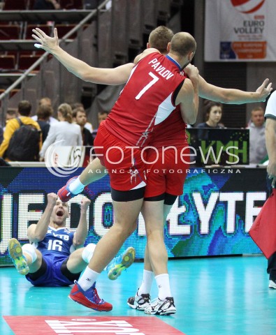  25.09.2013 GDANSK ERGO ARENA<br />SIATKOWKA MEZCZYZN<br />MISTRZOSTWA EUROPY W SIATKOWCE MEZCZYZN 2013 CEV VELUX<br />VOLLEYBALL EUROPEAN CHAMPIONSHIP MEN 2013 - FINAL ROUND <br />BARAZE O AWANS DO CWIERCFINALU<br />FRANCJA - ROSJA ( FRANCE - RUSSIA )<br />N/Z NIKOLAY PAVLOV ALEXEY VERBOV RADOSC EMOCJE <br /> 