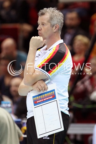  25.09.2013 GDANSK ERGO ARENA<br />SIATKOWKA MEZCZYZN<br />MISTRZOSTWA EUROPY W SIATKOWCE MEZCZYZN 2013 CEV VELUX<br />VOLLEYBALL EUROPEAN CHAMPIONSHIP MEN 2013 - FINAL ROUND <br />BARAZE O AWANS DO CWIERCFINALU<br />NIEMCY - BULGARIA ( GERMANY - BULGARIA )<br />N/Z VITAL HEYNEN HEAD COACH ( TRENER ) SYLWETKA <br /> 