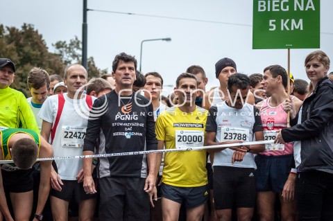  29.09.2013 WARSZAWA 35 PZU MARATON WARSZAWSKI N/Z ROBERT KORZENIOWSKI START BIEGU NA 5 KM  
