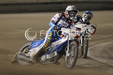  29.09.2013 RZESZOW ZUZEL SPEEDWAY <br />FINAL INDYWIDUALNYCH MISTRZOSTW EUROPY 2013 NA ZUZLU W RZESZOWIE<br />FINAL ROUND INDIVIDUAL SPEEDWAY EUROPEAN CHAMPIONSHIP IN RZESZOW<br />N/Z BIEG 1: SEBASTIAN ULAMEK (NIEBIESKI), GRZEGORZ WALASEK (BIALY)<br /> 