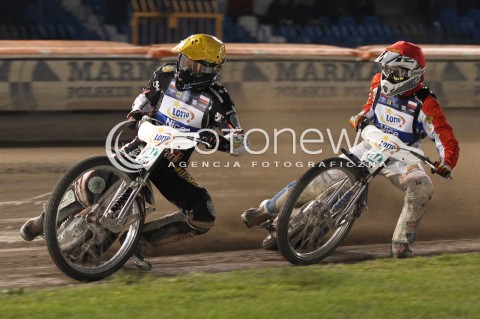  29.09.2013 RZESZOW ZUZEL SPEEDWAY <br />FINAL INDYWIDUALNYCH MISTRZOSTW EUROPY 2013 NA ZUZLU W RZESZOWIE<br />FINAL ROUND INDIVIDUAL SPEEDWAY EUROPEAN CHAMPIONSHIP IN RZESZOW<br />N/Z BIEG 9: ROBERT MISKOWIAK (CZERWONY), GRZEGORZ ZENGOTA (ZOLTY)<br /> 