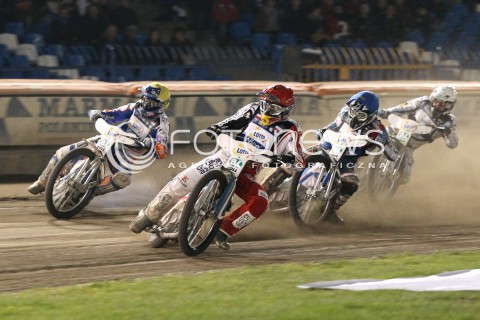  29.09.2013 RZESZOW ZUZEL SPEEDWAY <br />FINAL INDYWIDUALNYCH MISTRZOSTW EUROPY 2013 NA ZUZLU W RZESZOWIE<br />FINAL ROUND INDIVIDUAL SPEEDWAY EUROPEAN CHAMPIONSHIP IN RZESZOW<br />N/Z BIEG 12: MACIEJ JANOWSKI (CZERWONY), NICOLAS COVATTI (NIEBIESKI), FREDRIK LINDGREN (BIALY), JURICA PAVLIC (ZOLTY)<br /> 