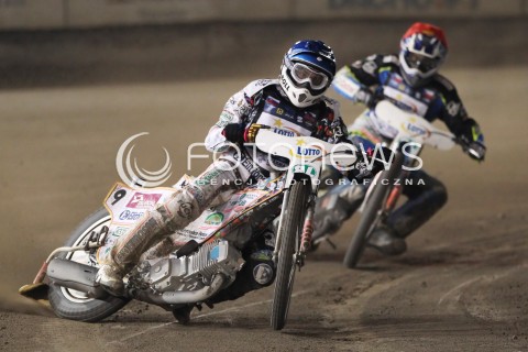  29.09.2013 RZESZOW ZUZEL SPEEDWAY <br />FINAL INDYWIDUALNYCH MISTRZOSTW EUROPY 2013 NA ZUZLU W RZESZOWIE<br />FINAL ROUND INDIVIDUAL SPEEDWAY EUROPEAN CHAMPIONSHIP IN RZESZOW<br />N/Z BIEG 17: ALES DRYML (CZERWONY), MARTIN VACULIK (NIEBIESKI)<br /> 