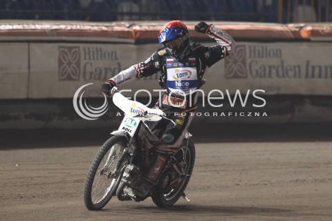  29.09.2013 RZESZOW ZUZEL SPEEDWAY <br />FINAL INDYWIDUALNYCH MISTRZOSTW EUROPY 2013 NA ZUZLU W RZESZOWIE<br />FINAL ROUND INDIVIDUAL SPEEDWAY EUROPEAN CHAMPIONSHIP IN RZESZOW<br />N/Z BIEG 21: GRZEGORZ ZENGOTA (CZERWONY) RADOSC EMOCJE<br /> 