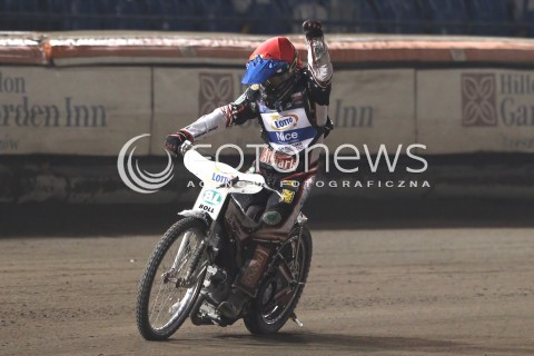  29.09.2013 RZESZOW ZUZEL SPEEDWAY <br />FINAL INDYWIDUALNYCH MISTRZOSTW EUROPY 2013 NA ZUZLU W RZESZOWIE<br />FINAL ROUND INDIVIDUAL SPEEDWAY EUROPEAN CHAMPIONSHIP IN RZESZOW<br />N/Z BIEG 21: GRZEGORZ ZENGOTA (CZERWONY) RADOSC EMOCJE<br /> 