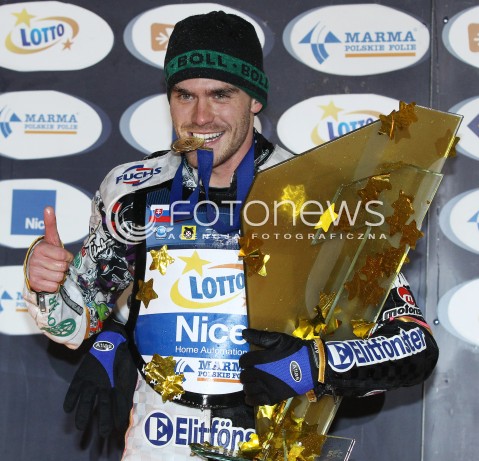  29.09.2013 RZESZOW ZUZEL SPEEDWAY <br />FINAL INDYWIDUALNYCH MISTRZOSTW EUROPY 2013 NA ZUZLU W RZESZOWIE<br />FINAL ROUND INDIVIDUAL SPEEDWAY EUROPEAN CHAMPIONSHIP IN RZESZOW<br />N/Z MARTIN VACULIK SYLWETKA RADOSC PUCHAR MEDAL<br /> 