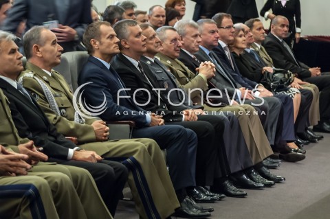  01.10.2013 WARSZAWA INAUGURACJA ROKU AKADEMICKIEGO 2013 2014 W AKADEMII OBRONY NARODOWEJ Z UDZIALEM PREMIERA DONALDA TUSKA N/Z PREMIER DONALD TUSK MINISTER OBRONY NARODOWEJ TOMASZ SIEMONIAK  