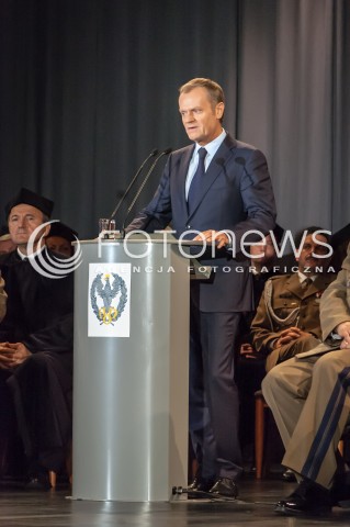  01.10.2013 WARSZAWA INAUGURACJA ROKU AKADEMICKIEGO 2013 2014 W AKADEMII OBRONY NARODOWEJ Z UDZIALEM PREMIERA DONALDA TUSKA N/Z PREMIER DONALD TUSK  