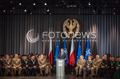  01.10.2013 WARSZAWA INAUGURACJA ROKU AKADEMICKIEGO 2013 2014 W AKADEMII OBRONY NARODOWEJ Z UDZIALEM PREMIERA DONALDA TUSKA N/Z PREMIER DONALD TUSK  