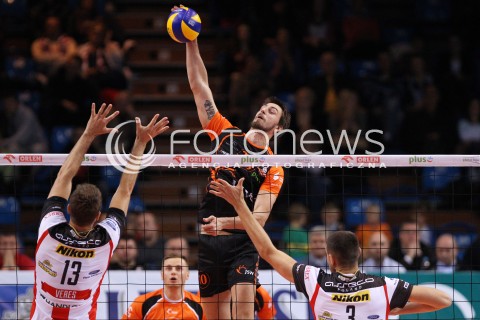  04.10.2013 RZESZOW<br />SIATKOWKA MEZCZYZN<br />MECZ TOWARZYSKI<br />ASSECO RESOVIA - JASTRZEBSKI WEGIEL<br />N/Z SIMON VAN DE VOORDE PETER VERES WOJCIECH GRZYB <br /> 