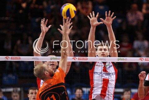  04.10.2013 RZESZOW<br />SIATKOWKA MEZCZYZN<br />MECZ TOWARZYSKI<br />ASSECO RESOVIA - JASTRZEBSKI WEGIEL<br />N/Z PIOTR NOWAKOWSKI THOMAS JARMOC <br /> 