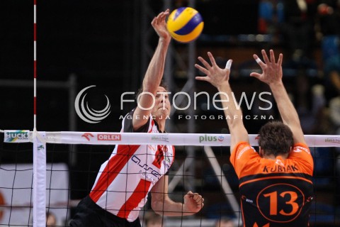  04.10.2013 RZESZOW<br />SIATKOWKA MEZCZYZN<br />MECZ TOWARZYSKI<br />ASSECO RESOVIA - JASTRZEBSKI WEGIEL<br />N/Z JOCHEN SCHOPS MICHAL KUBIAK<br /> 