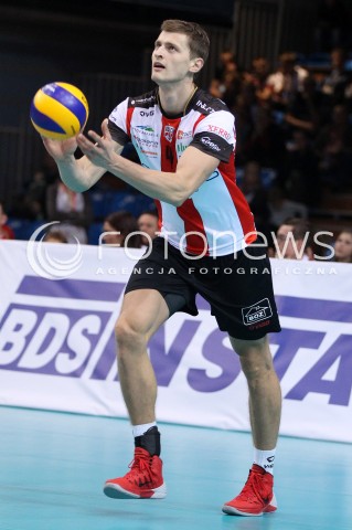  04.10.2013 RZESZOW<br />SIATKOWKA MEZCZYZN<br />MECZ TOWARZYSKI<br />ASSECO RESOVIA - JASTRZEBSKI WEGIEL<br />N/Z PIOTR NOWAKOWSKI SYLWETKA<br /> 