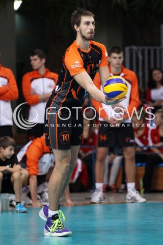  04.10.2013 RZESZOW<br />SIATKOWKA MEZCZYZN<br />MECZ TOWARZYSKI<br />ASSECO RESOVIA - JASTRZEBSKI WEGIEL<br />N/Z SIMON VAN DE VOORDE SYLWETKA<br /> 